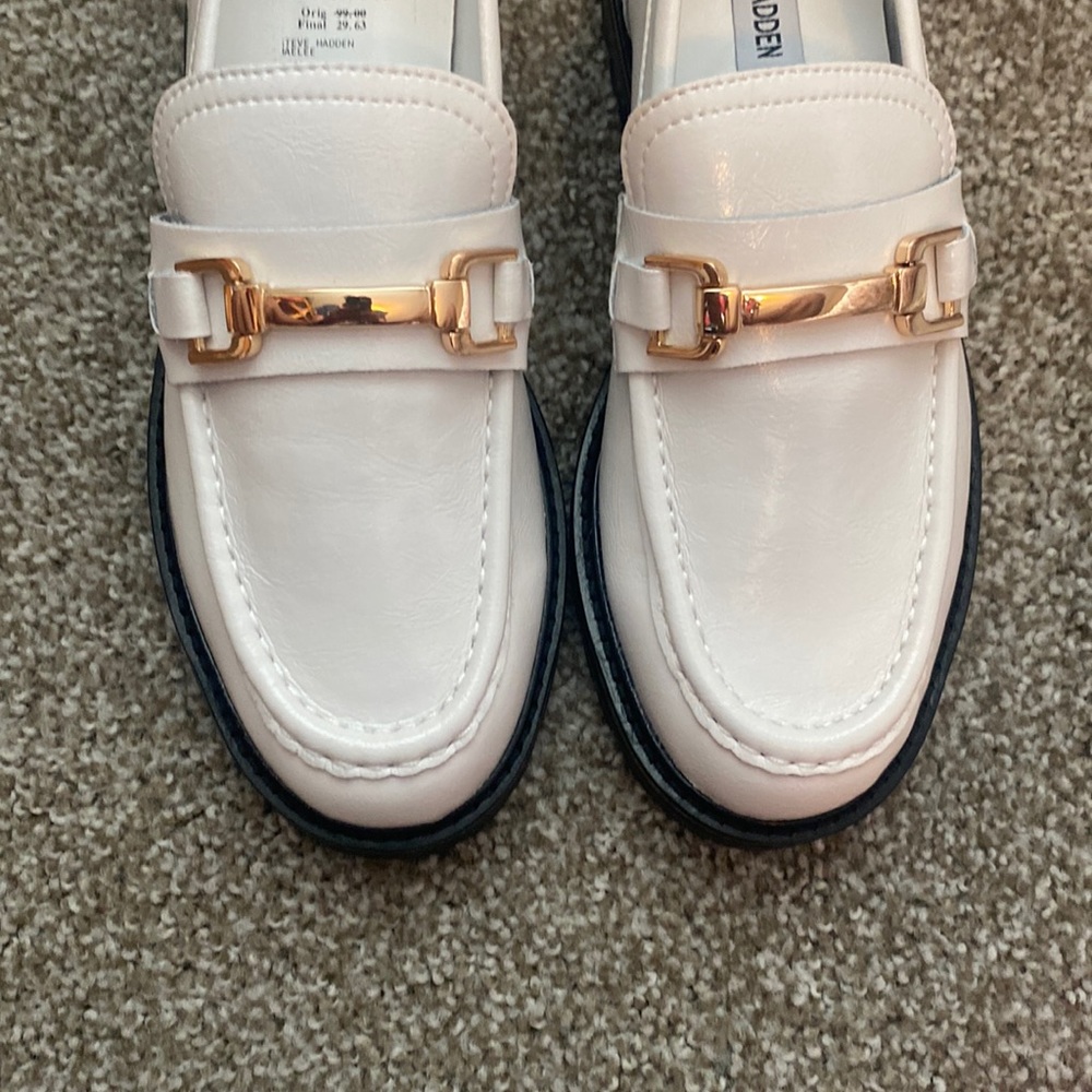 🦊 Steve Madden NIB loafer. Gold hardware. - Picture 3 of 5